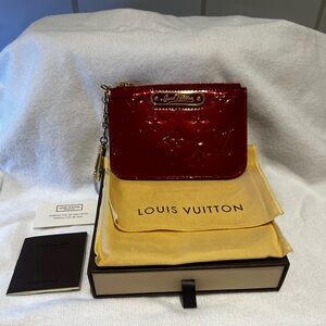 Louis Vuitton LIKE NEW red vernis key pouch